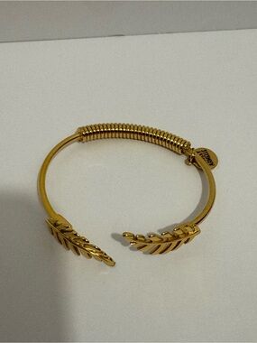 KINSLEY ARMELLE GODDESS COLLECTION - LAUREL LEAF BRACELET